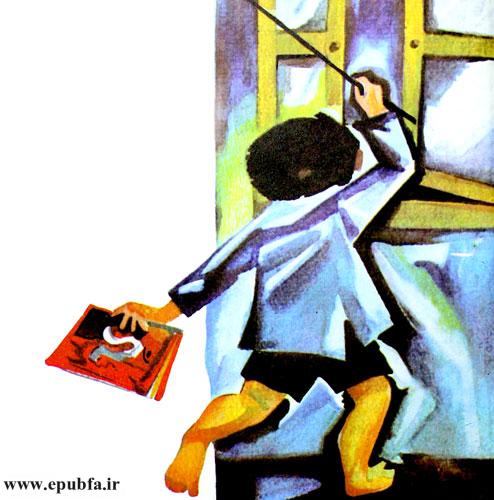 راوی چوبی برداشت و بهطرف پنجره دوید؛ اما سنجاب مادر پیش از آنکه راوی به او برسد رفته بود.